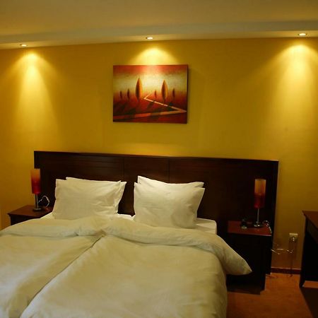 Garni Hotel Contact Белград Экстерьер фото