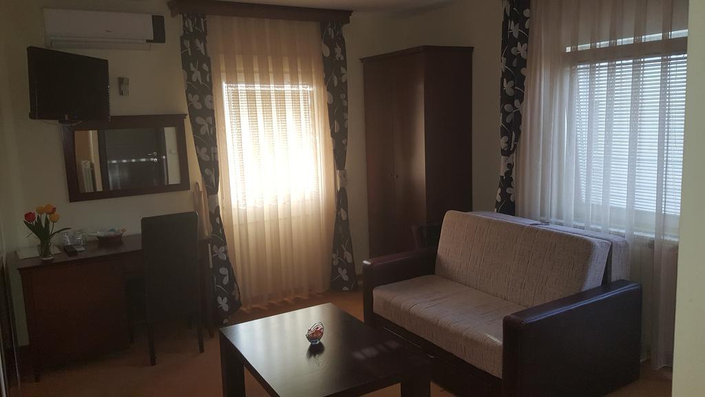 Garni Hotel Contact Белград Экстерьер фото
