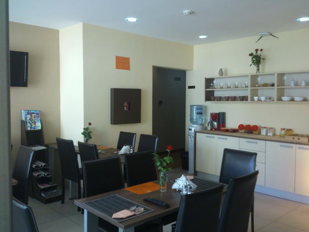 Garni Hotel Contact Белград Экстерьер фото