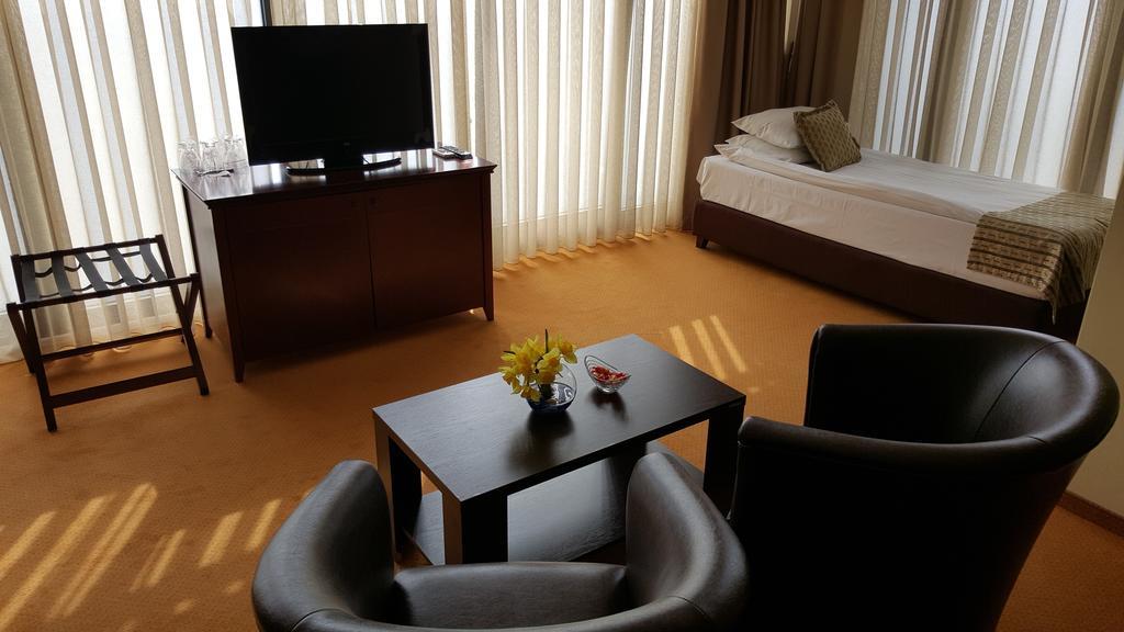 Garni Hotel Contact Белград Экстерьер фото